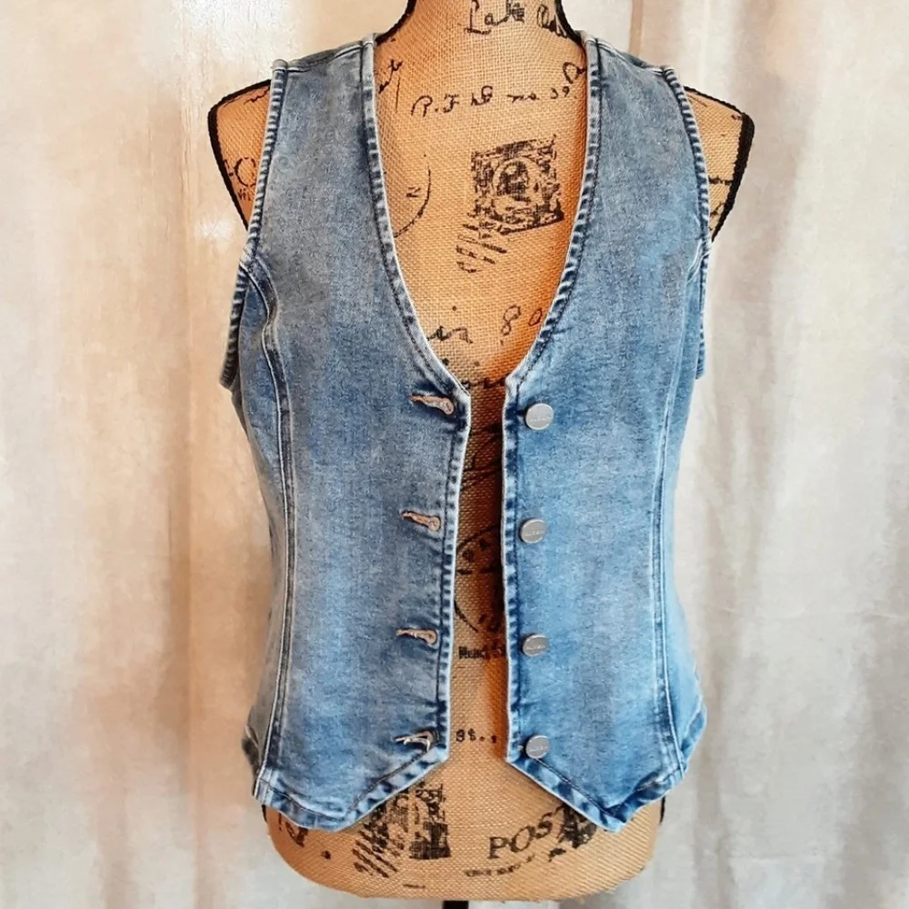 NWT - RISEN Stretch Denim Cropped Vest Medium Blue Button Front Sz M - Picture 2 of 14